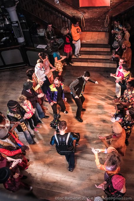 Photographe de plateau Photographe de plateau, pendant le tournage d'un clip musical.